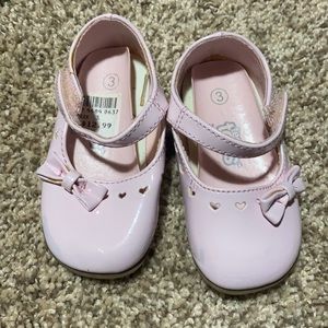 Baby pink dress shoes bin c c28